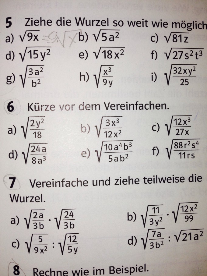 Teilweise Wurzel ziehen. a) √(9x) , b)√(5 a^2 ...